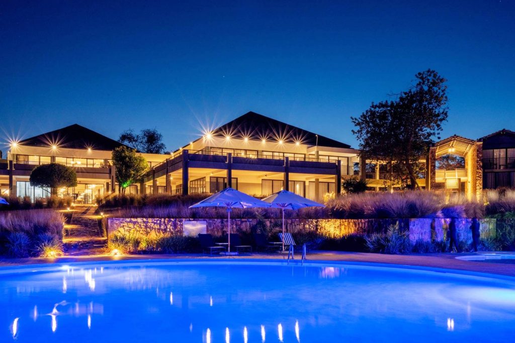 mantis-akagera-game-lodge